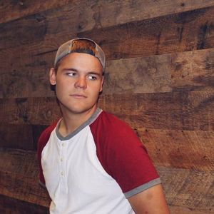 Meet your Posher, Dustin